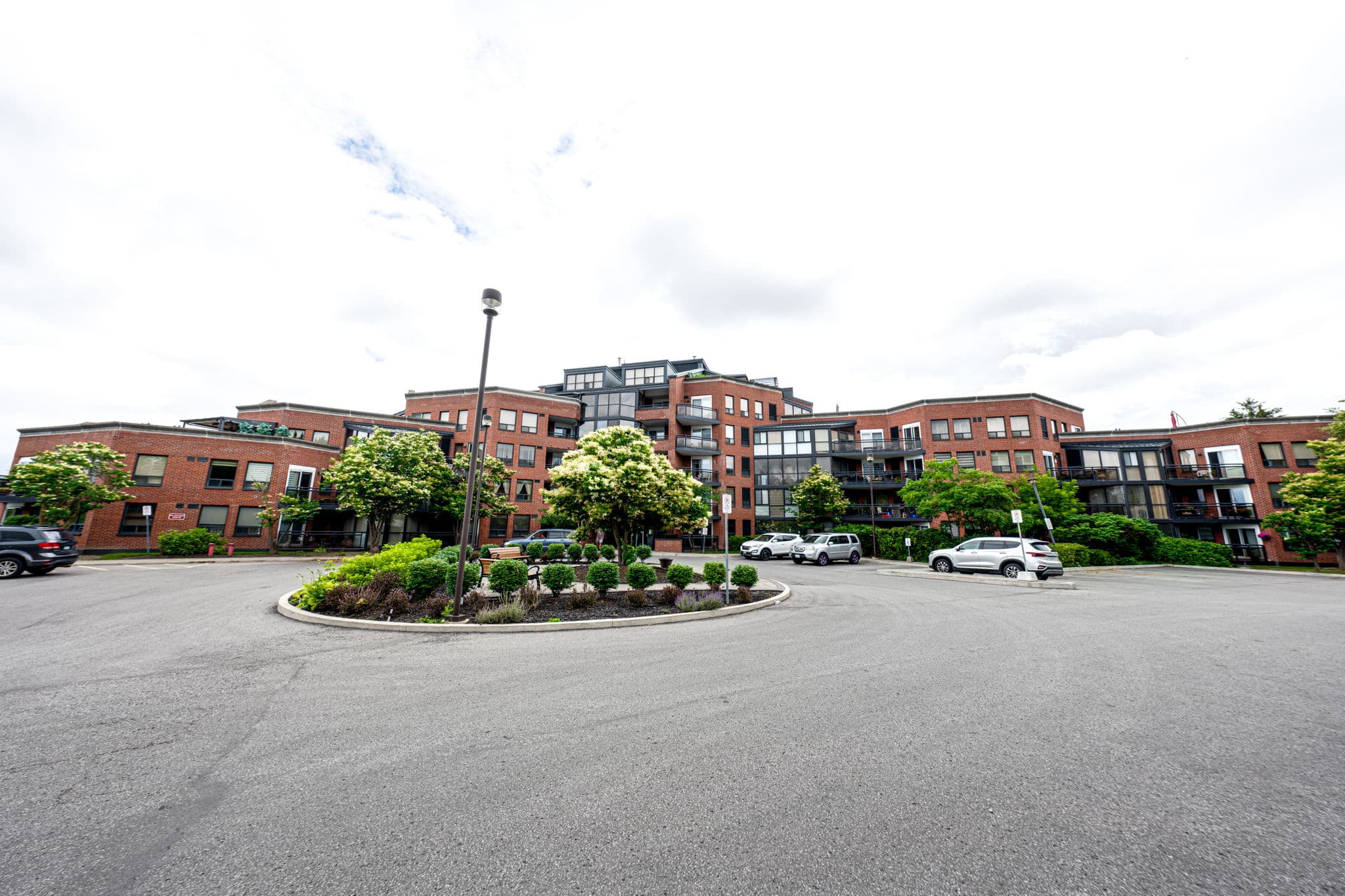 100 Arbors Ln #5 Vaughan, ON L4L 7G4