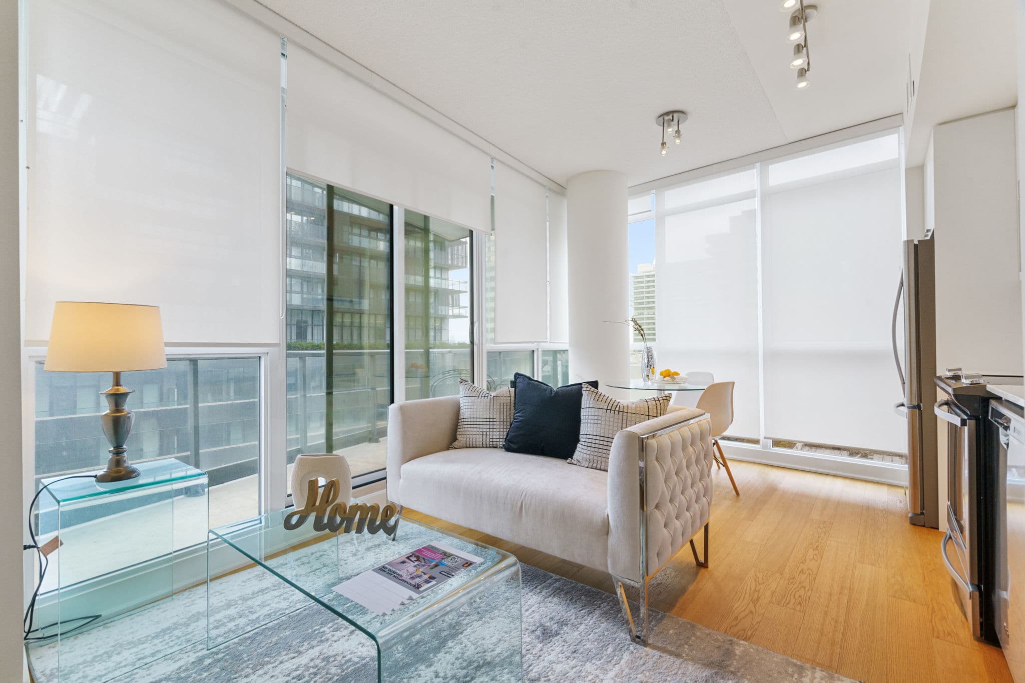 30 Roehampton Ave Toronto, ON M4P 0B9