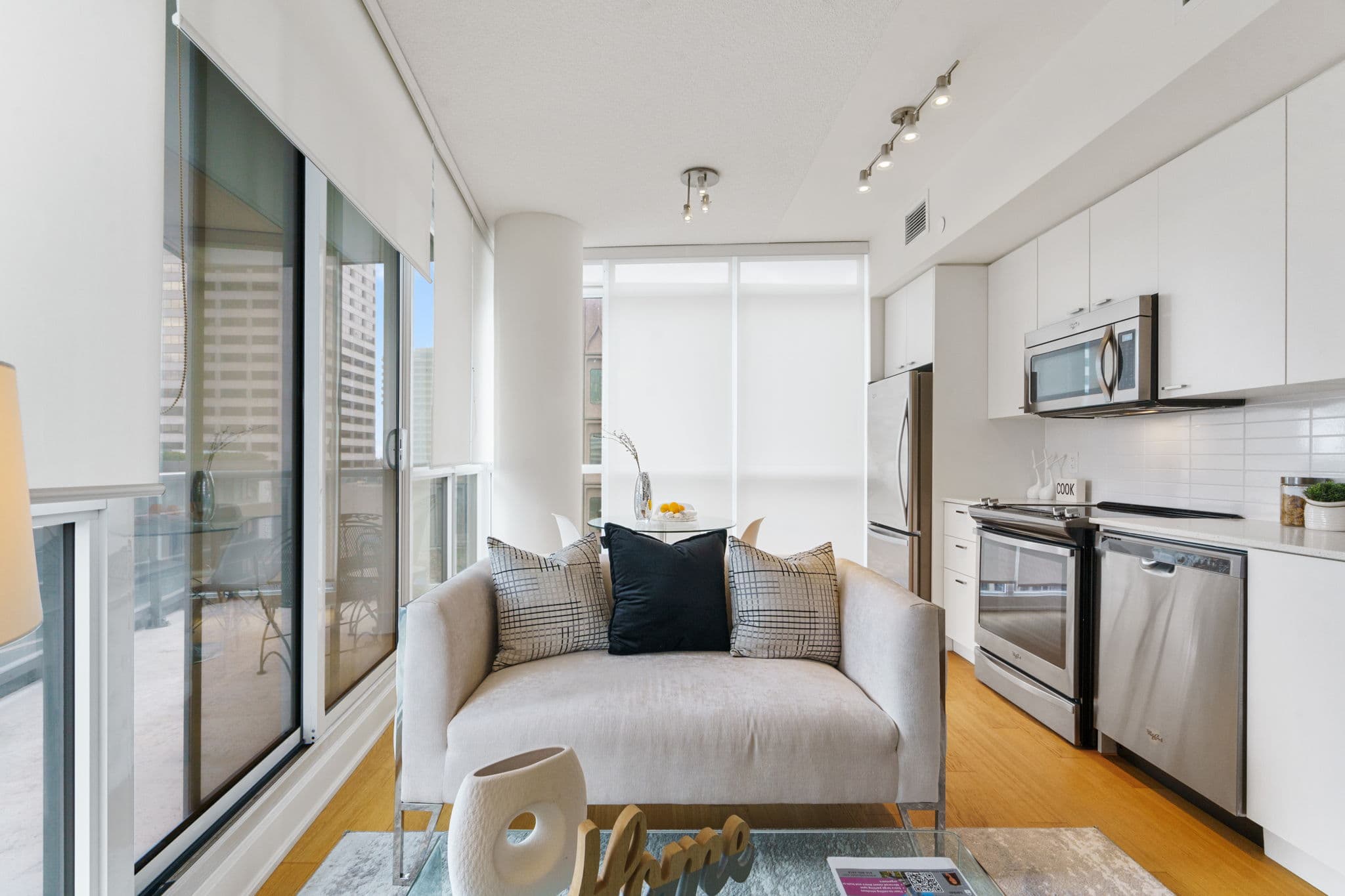 30 Roehampton Ave Toronto, ON M4P 0B9