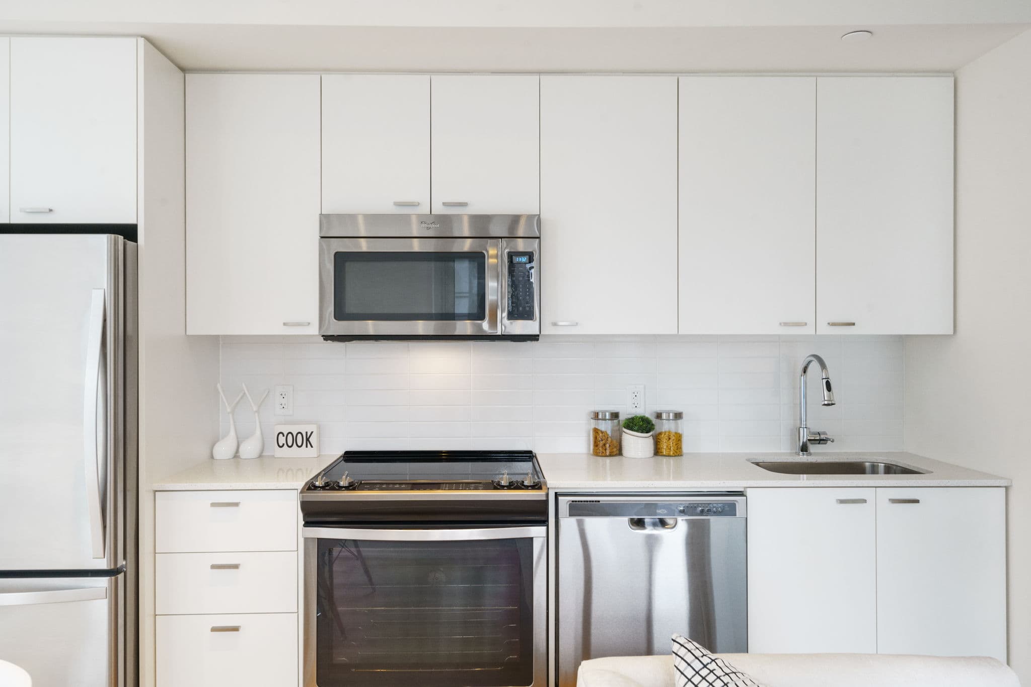 30 Roehampton Ave Toronto, ON M4P 0B9
