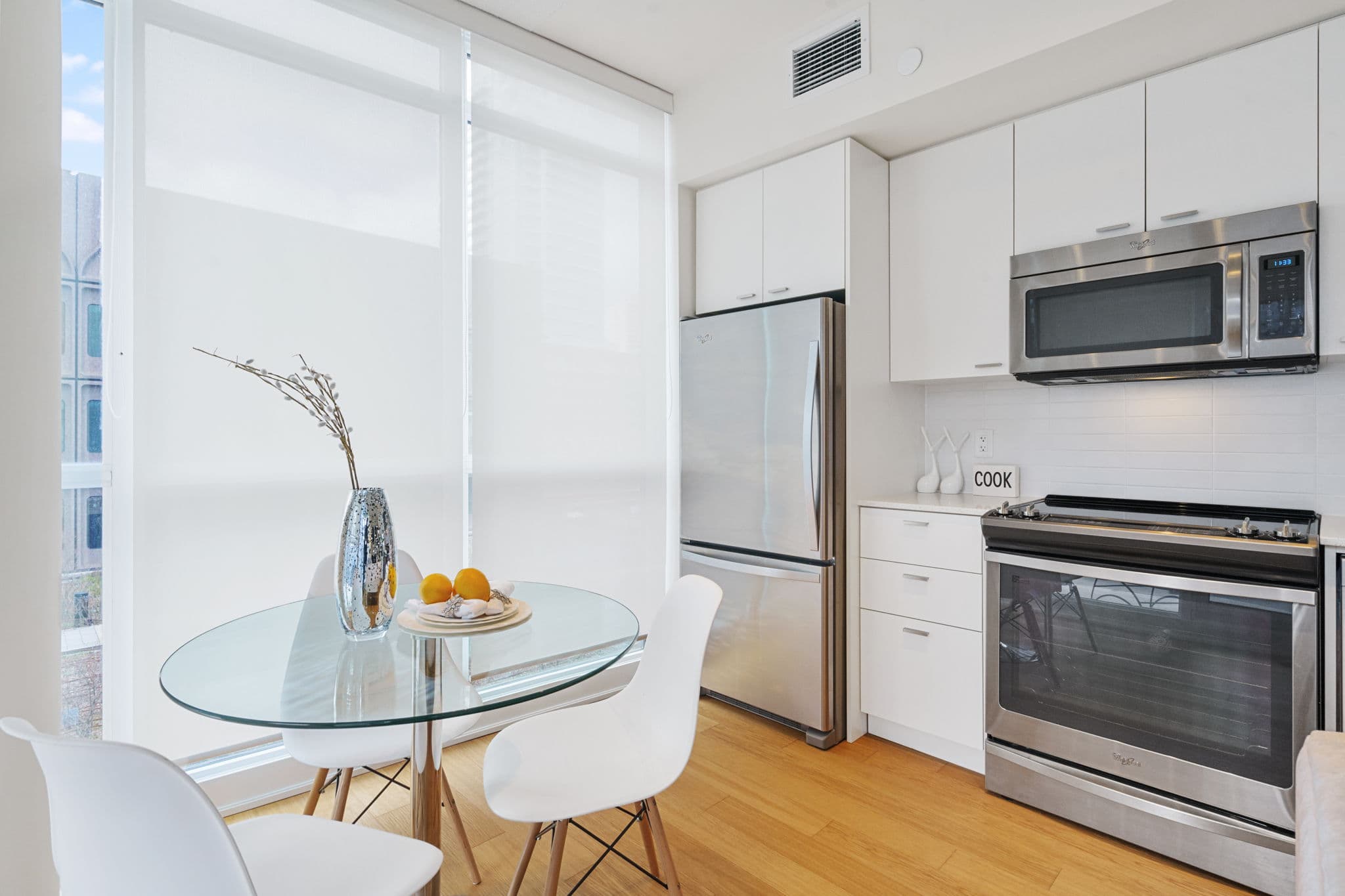 30 Roehampton Ave Toronto, ON M4P 0B9