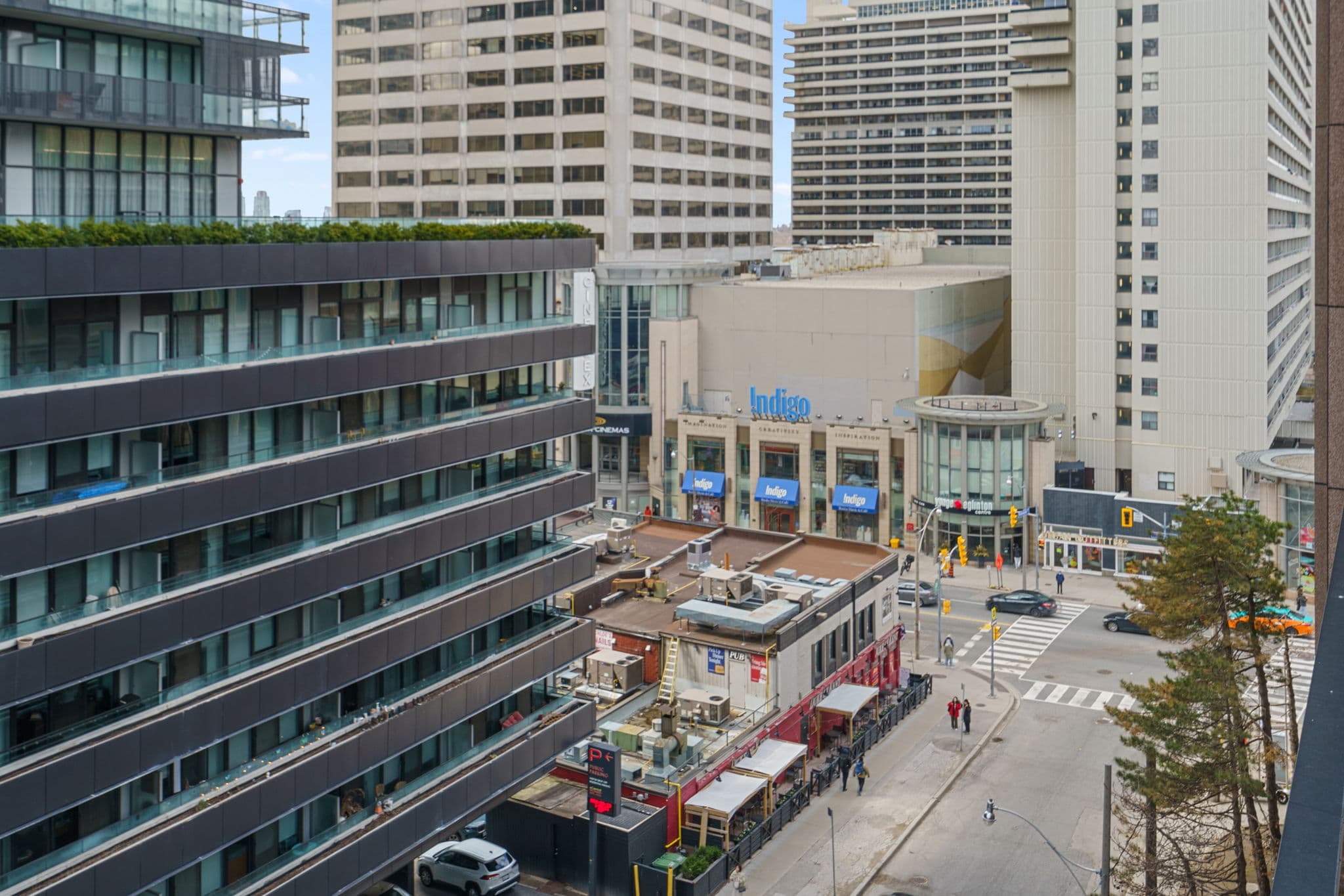 30 Roehampton Ave Toronto, ON M4P 0B9