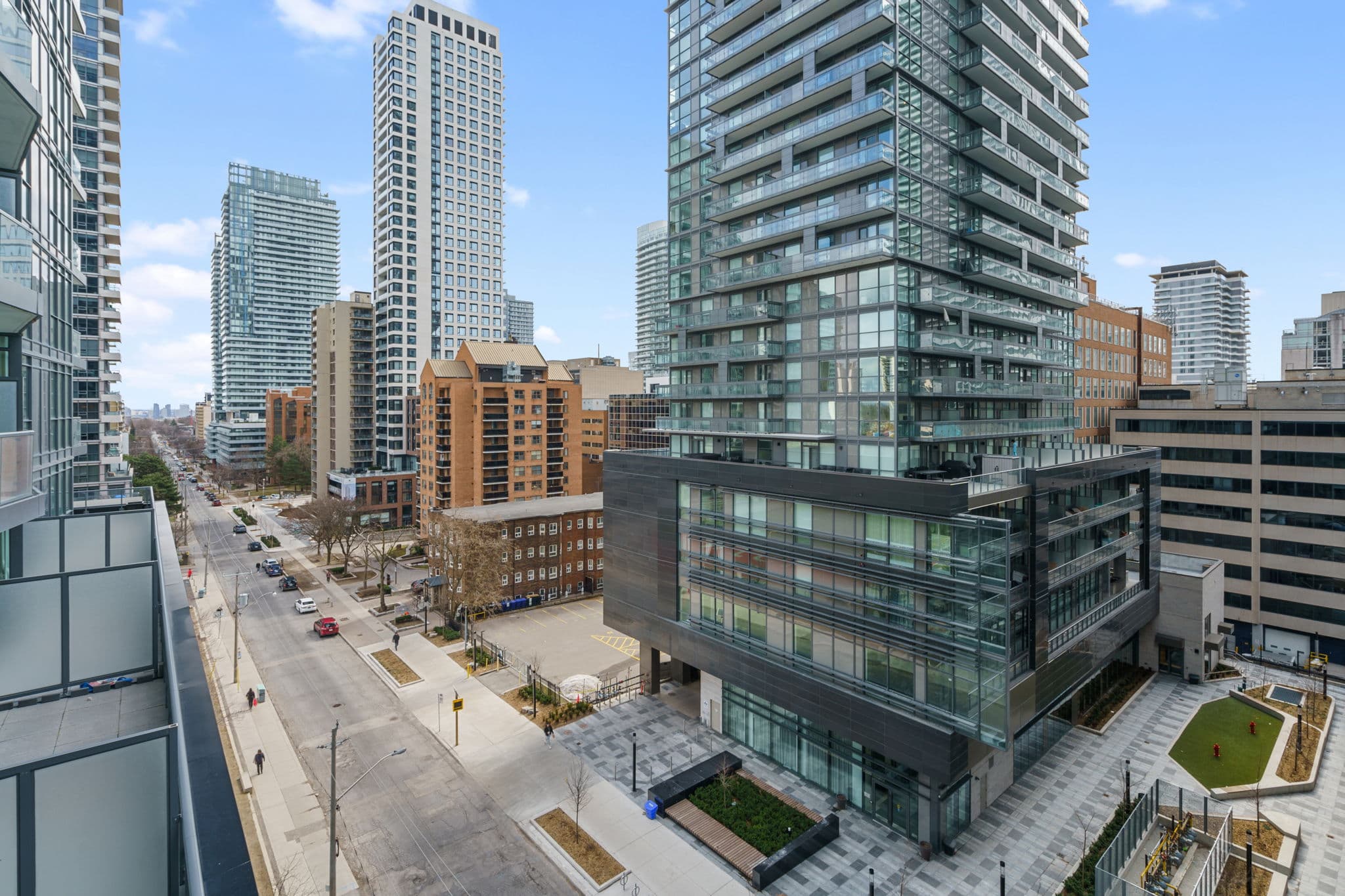 30 Roehampton Ave Toronto, ON M4P 0B9